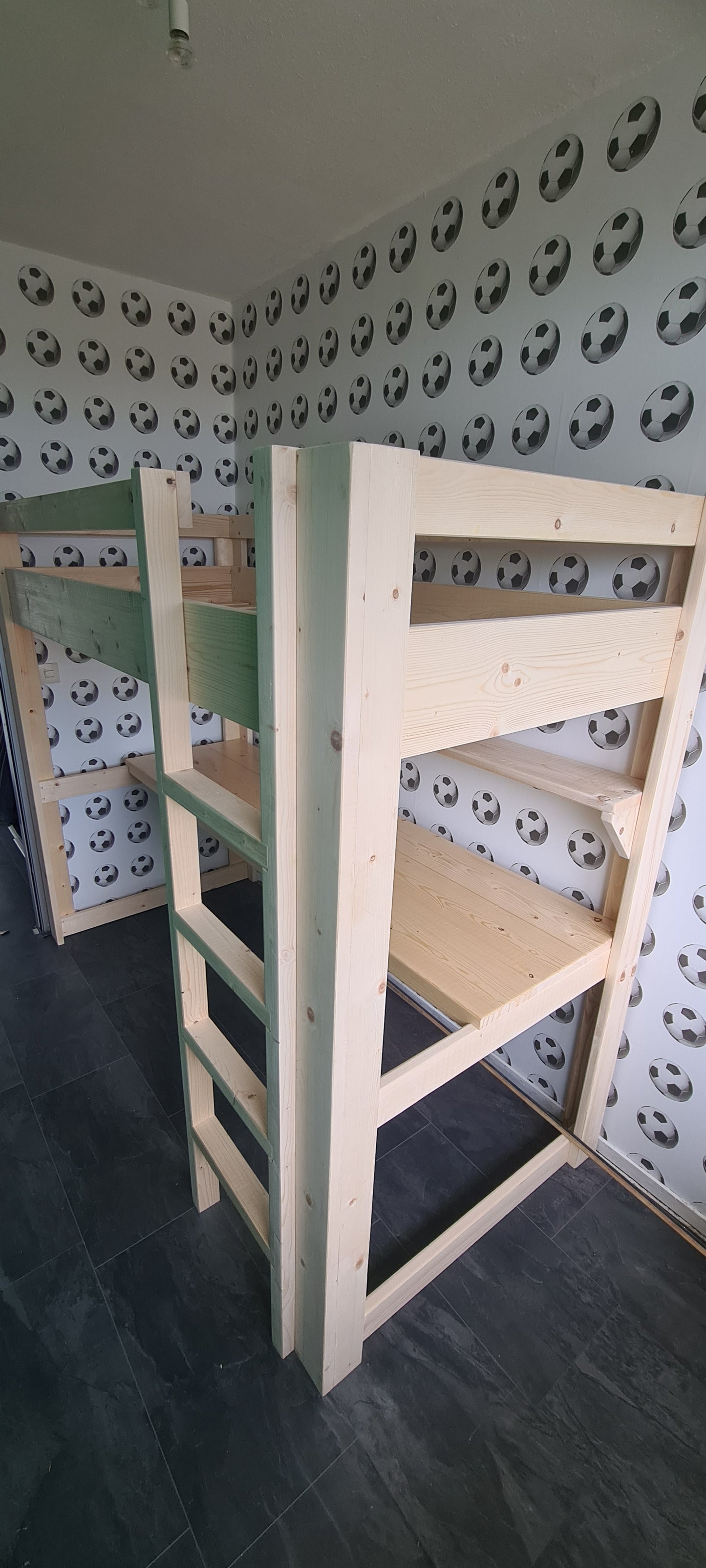 1 pers. Hoogslaper met bureau & boekenplank