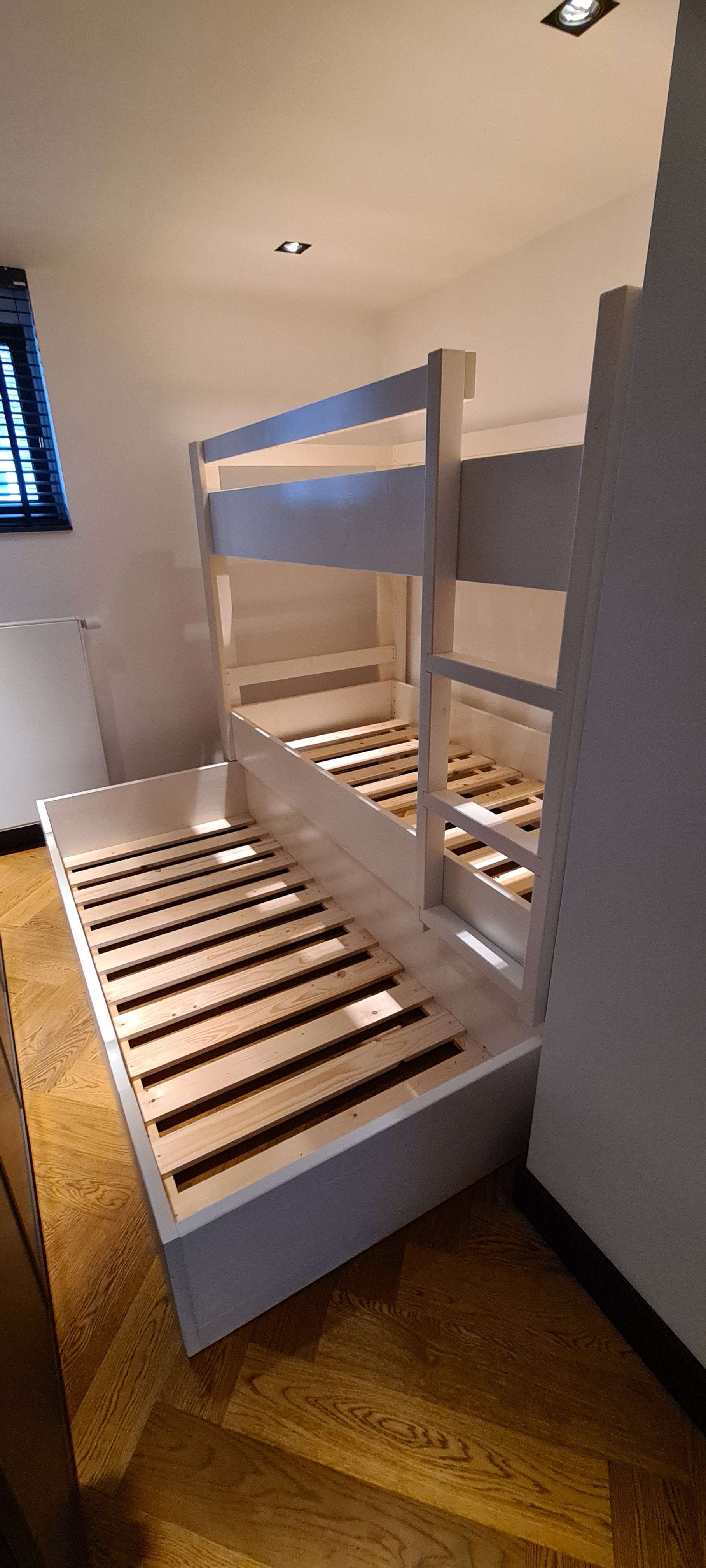 Steigerhouten bed met laden Anneroos - lattenbodem en matras optioneel - op maatgemaakt Steigerhouten bed met laden Anneroos - lattenbodem en matras optioneel - op maatgemaakt